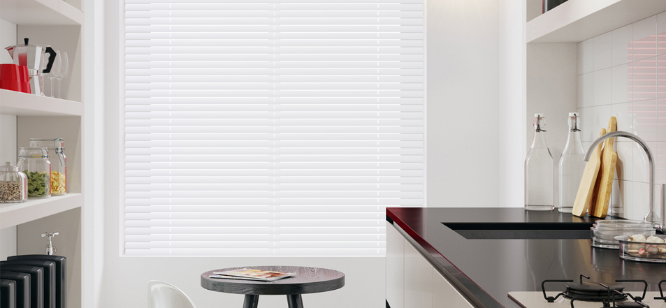 white venetian blind