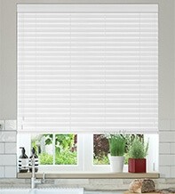 Charisma Bright White Fine Grain – Faux Wood Blind