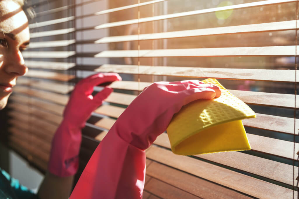 How to Clean Wooden Blinds