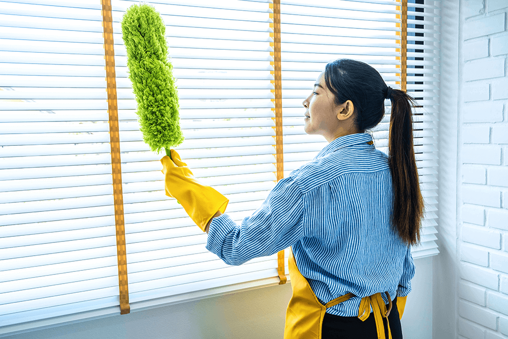 How to Dust Wooden Blinds